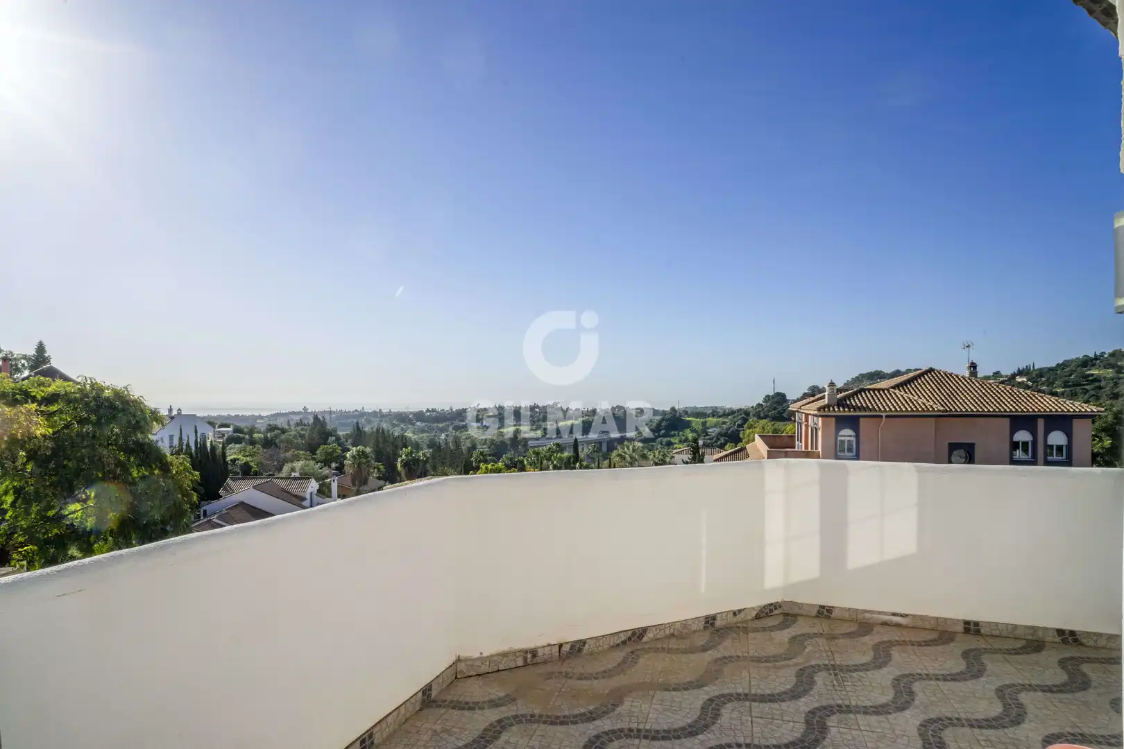 Vista exterior de Casa o xalet en venda en Estepona amb Jardí privat i Piscina