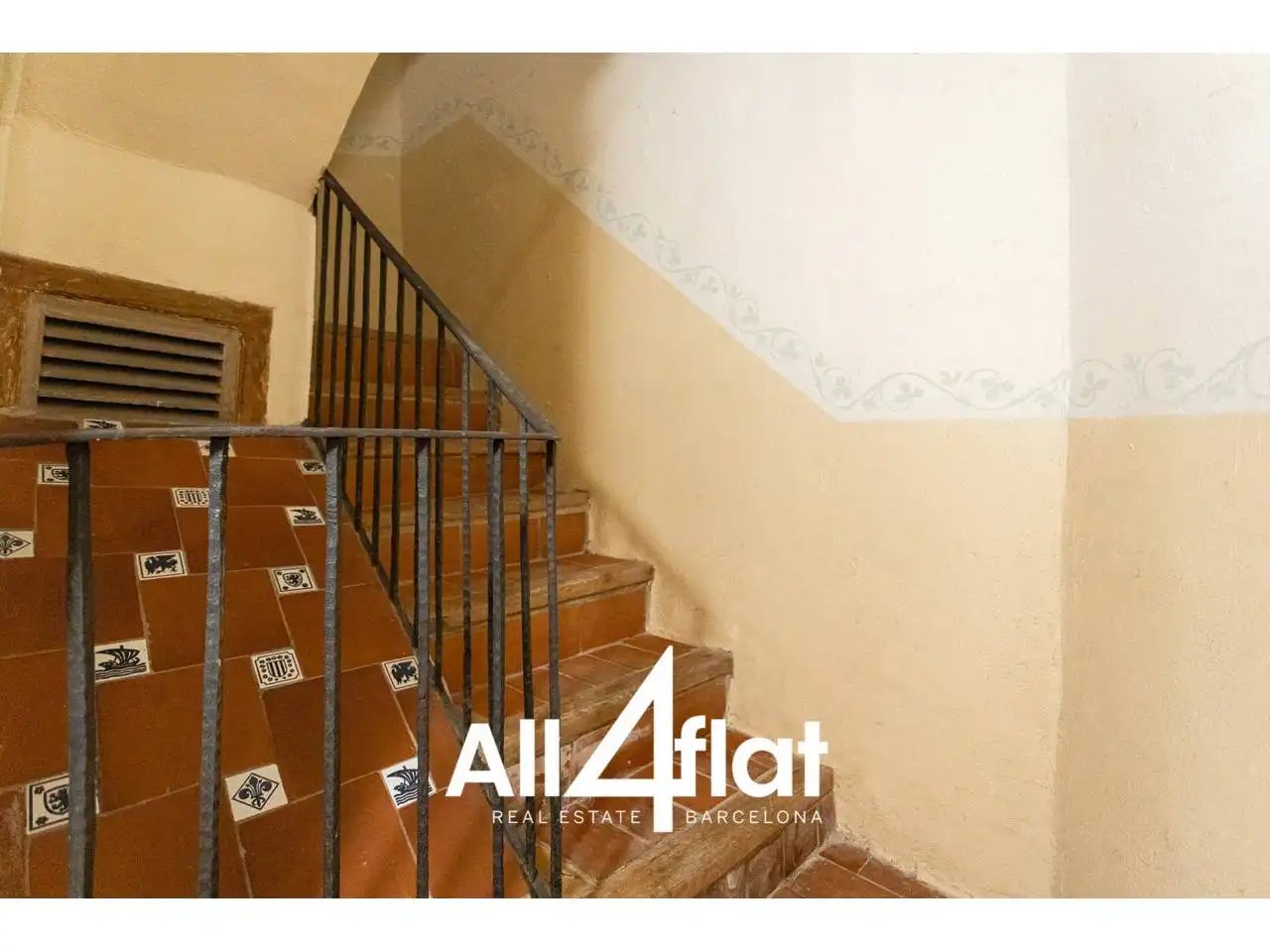 Wohnung zum Verkauf in Barcelona mit Klimaanlage, Parkett und Möbliert