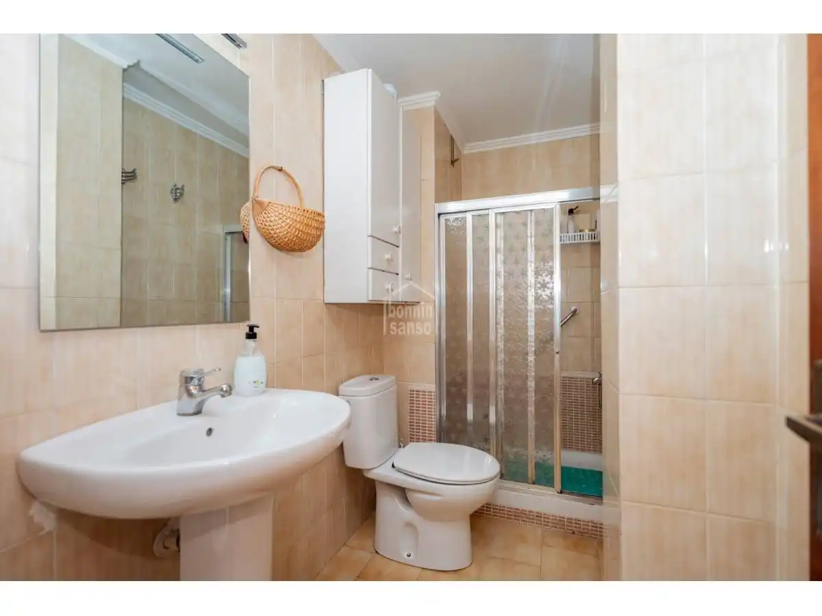 Bany de Apartament en venda en Es Castell amb Calefacció