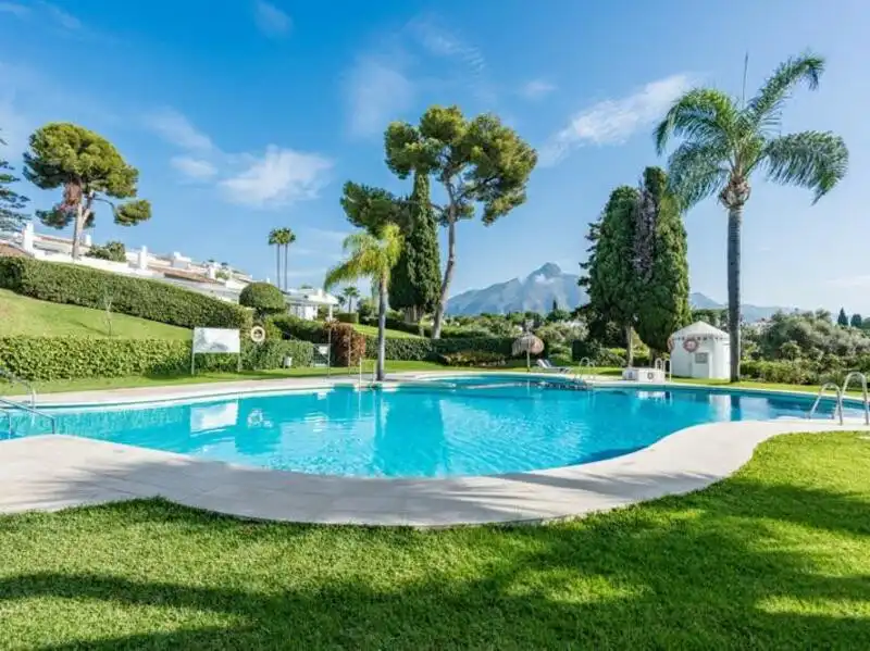 Jardín de Planta baja en venta en Marbella con Aire acondicionado, Terraza y Piscina