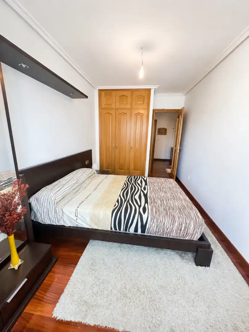 Habitación de Piso de alquiler en Ourense Capital  con Calefacción, Parquet y Trastero