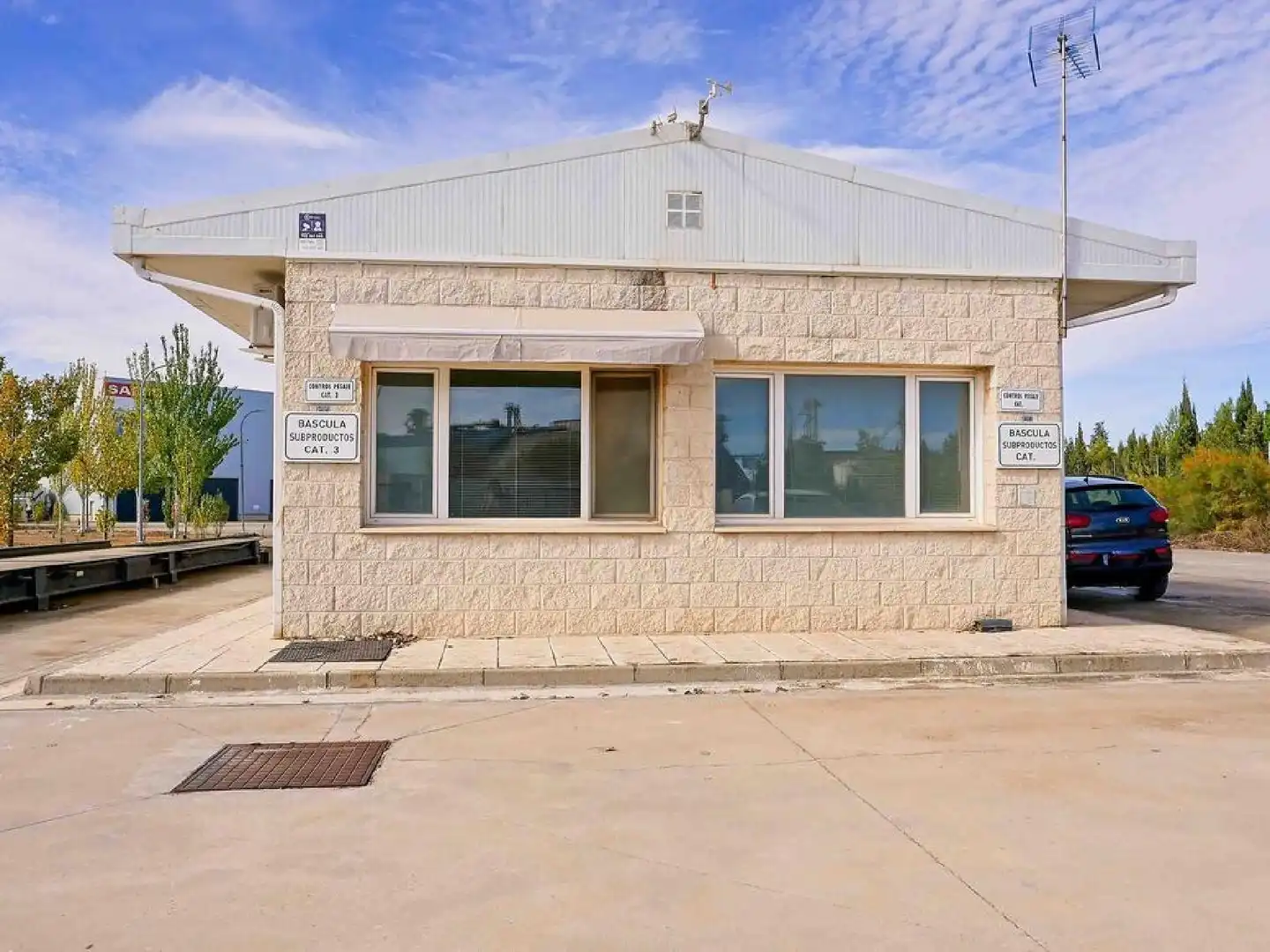Vista exterior de Nave industrial en venta en Tarancón