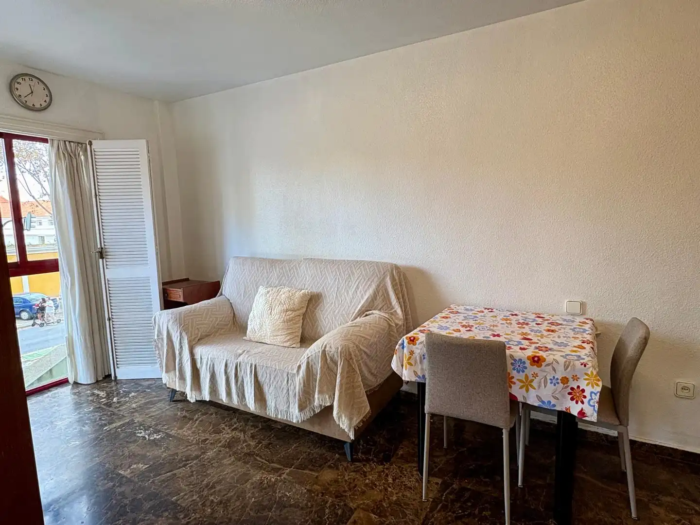 Flat with lift to rent in Calle Manuel Wssell de Guimbarda, imagen 3