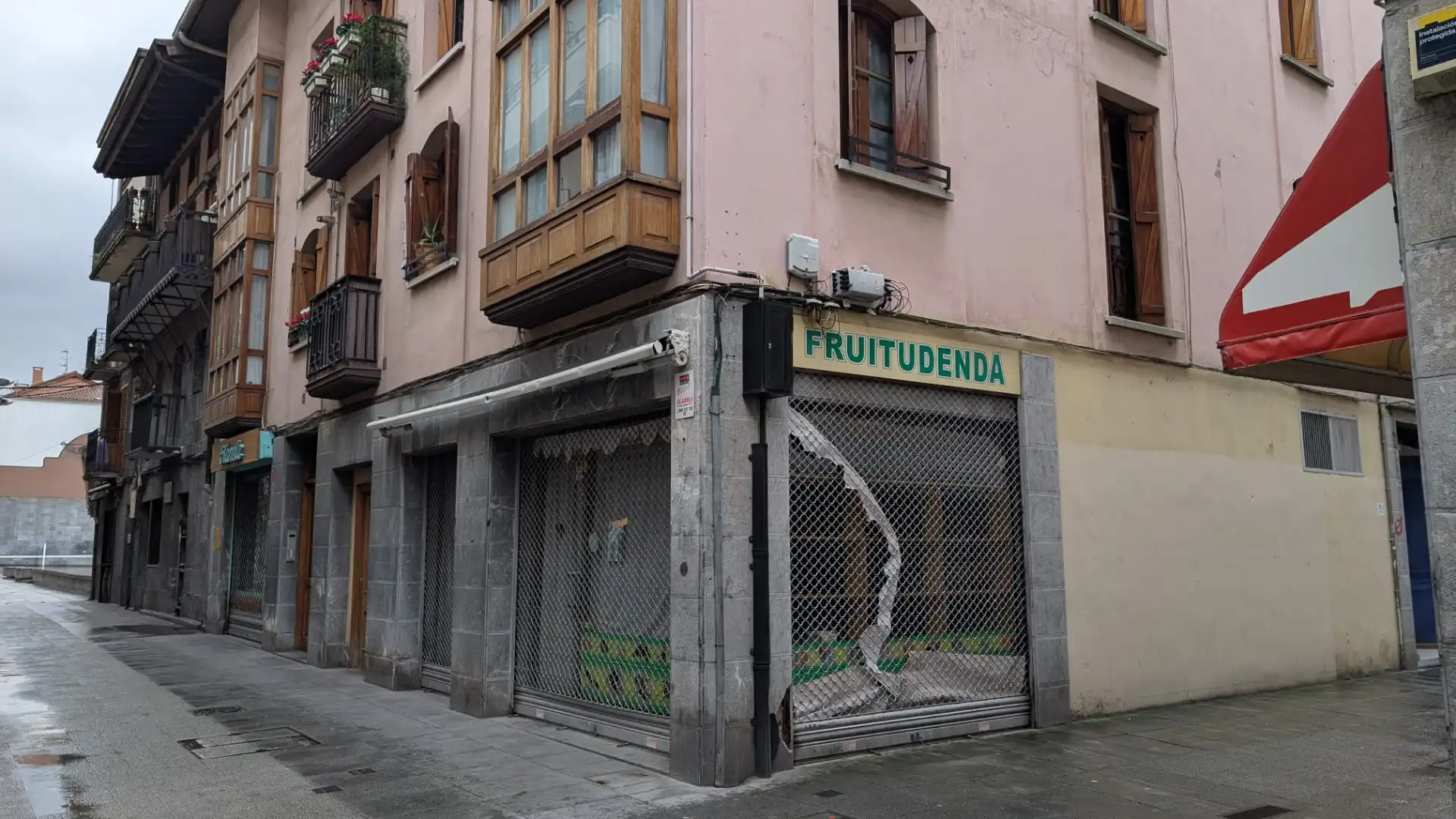 Außenansicht von Geschaftsraum zum Verkauf in Villabona mit Möbliert