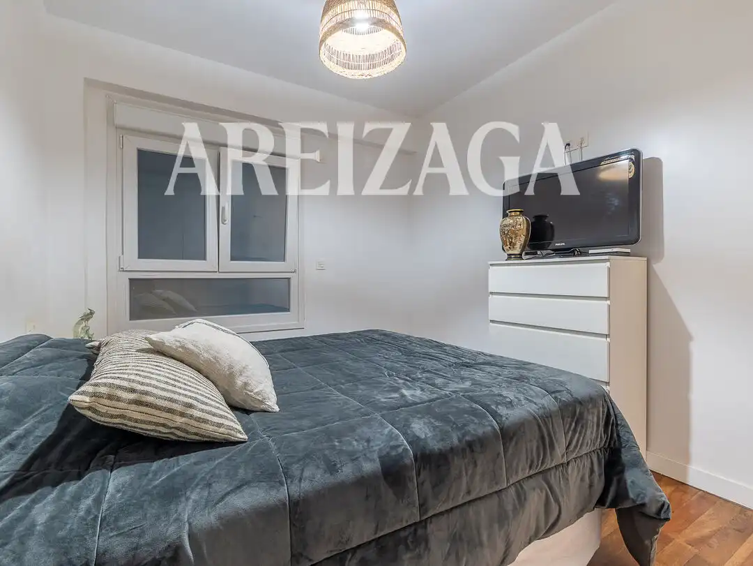 Habitación de Piso en venta en Donostia - San Sebastián  con Calefacción y Balcón