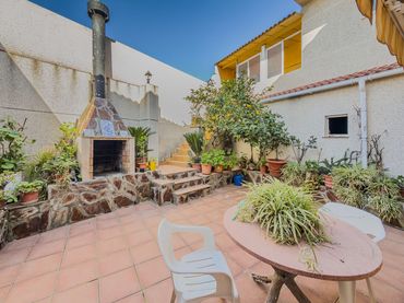 Casa con balcone in vendita a Ponent