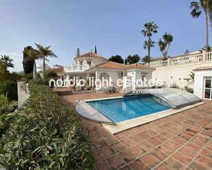 Vista exterior de Casa o xalet en venda en Vélez-Málaga amb Aire condicionat, Terrassa i Piscina