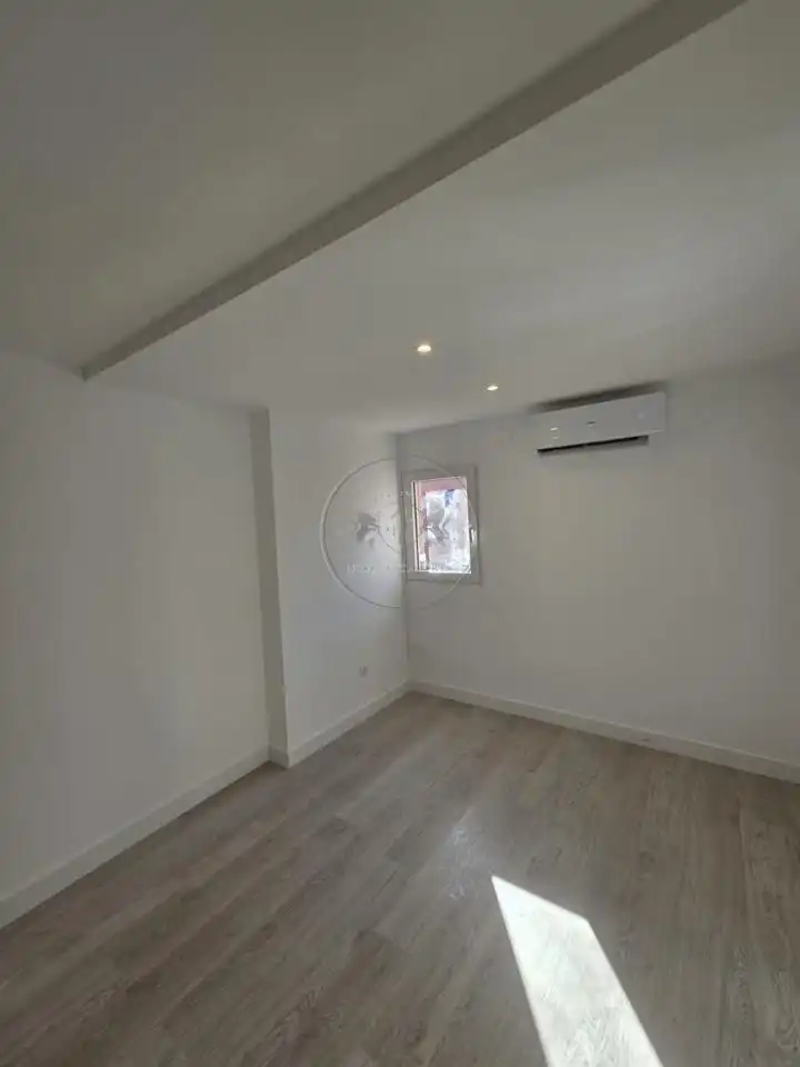 Flat for sale in Madrid  with Air Conditioner and Alarm