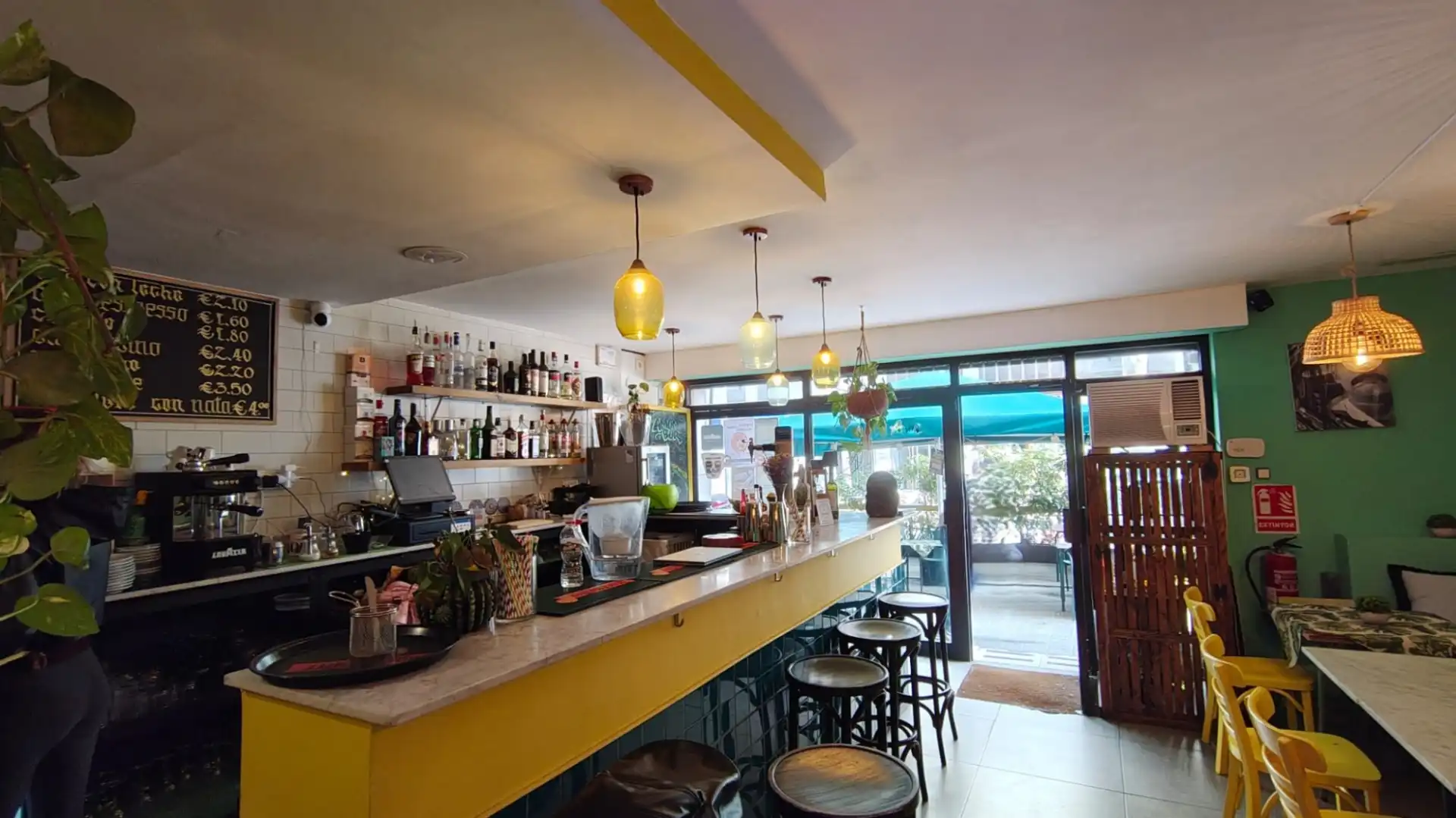 Local en traspaso en Barcelona con Aire acondicionado, Terraza y Amueblado