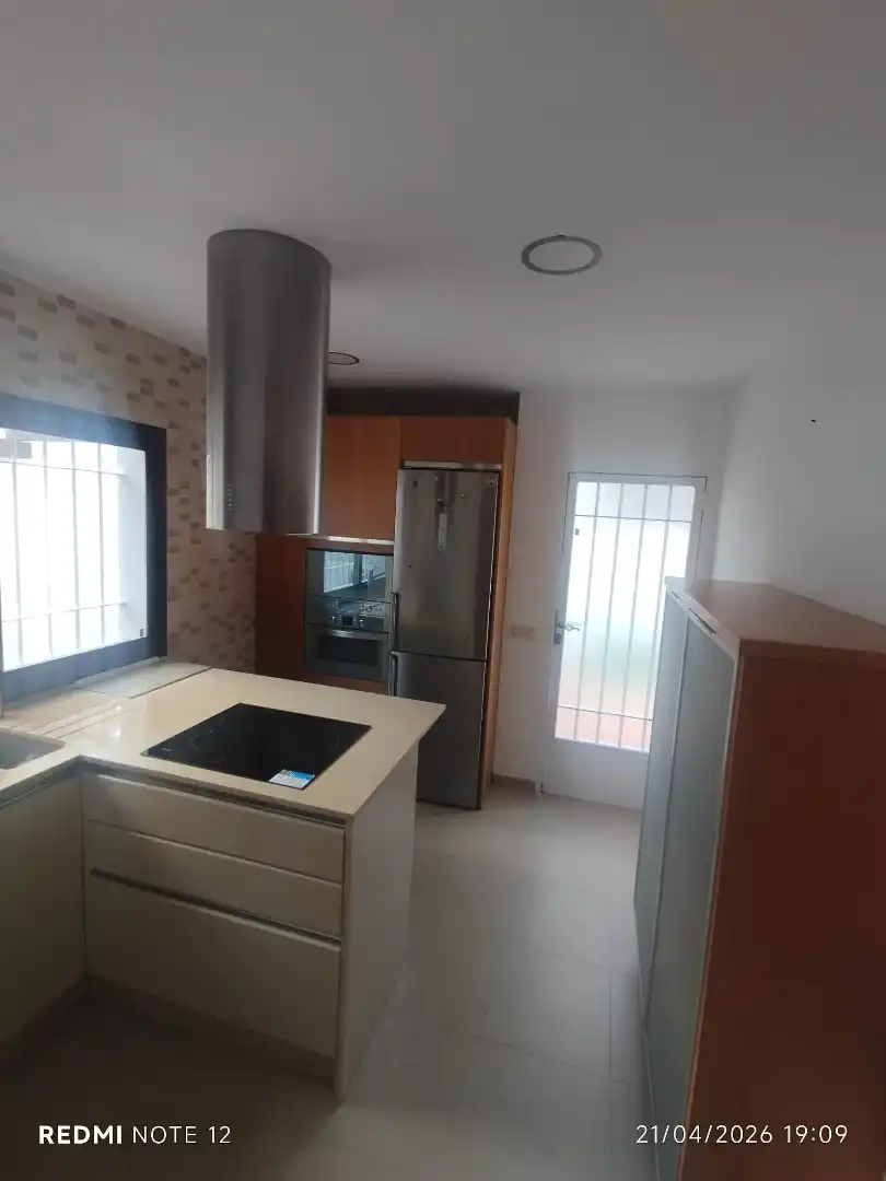 Cuina de Casa adosada en venda en Villanueva del Ariscal amb Aire condicionat, Calefacció i Jardí privat