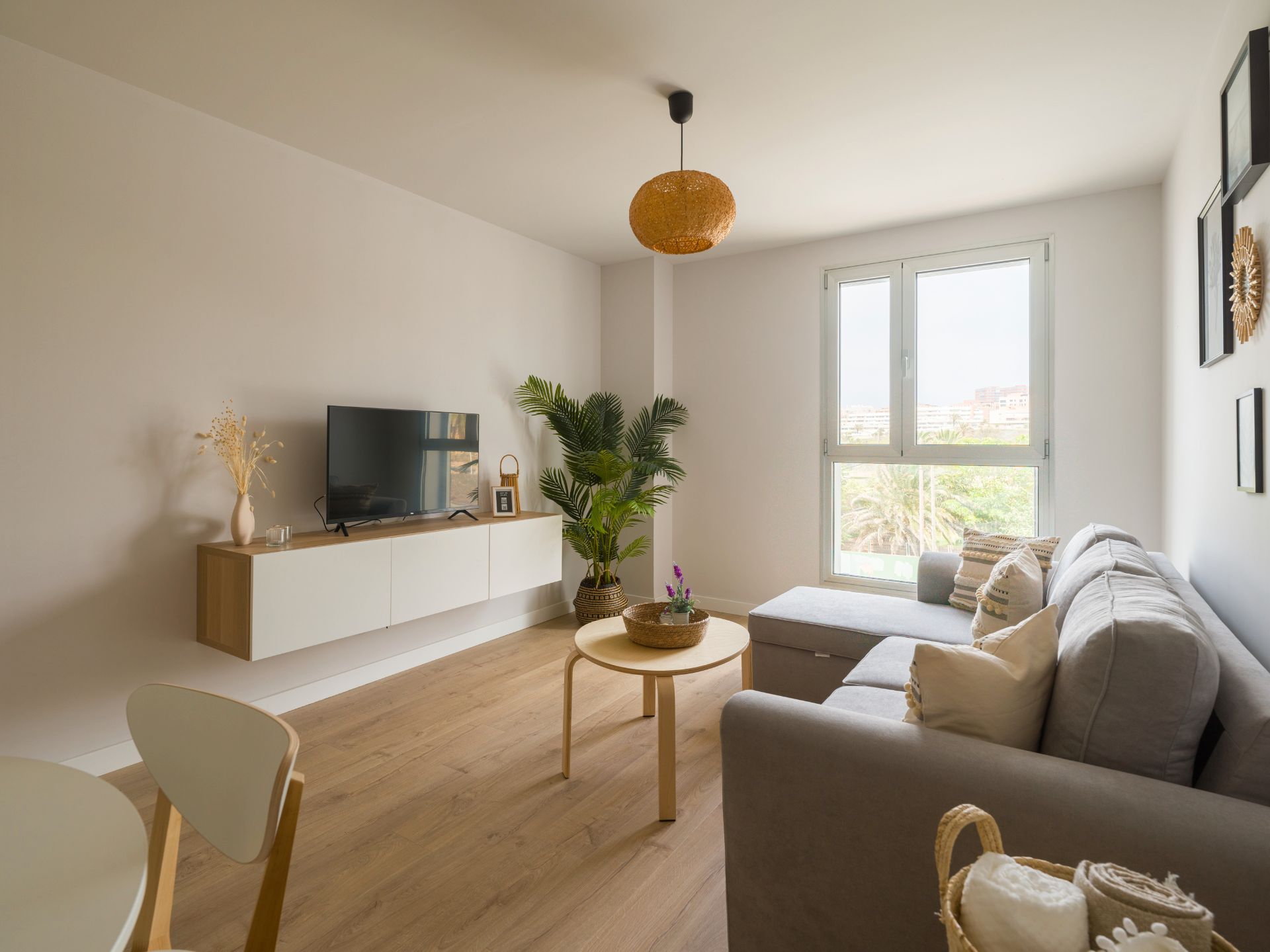 Sala d'estar de Pis en venda en Las Palmas de Gran Canaria amb Moblat i Piscina comunitària