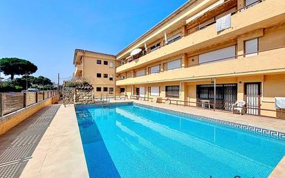 Piscina de Apartament en venda en L'Estartit amb Aire condicionat, Calefacció i Terrassa