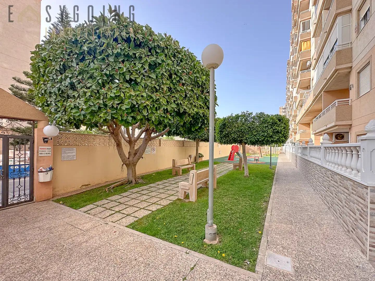 Parking de Apartamento en venta en Torrevieja con Terraza y Piscina comunitaria