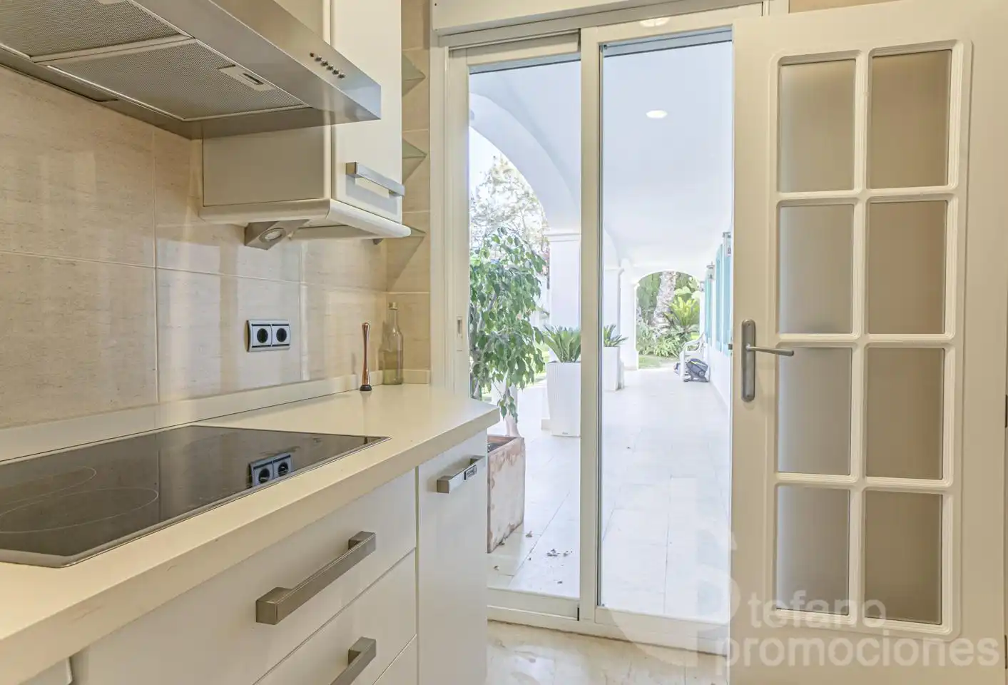 Cuina de Casa o xalet en venda en Málaga amb Aire condicionat, Jardí privat i Parquet