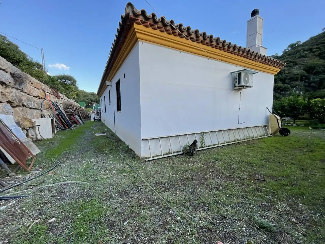 Vista exterior de Finca rústica en venda en Estepona amb Aire condicionat, Calefacció i Jardí privat