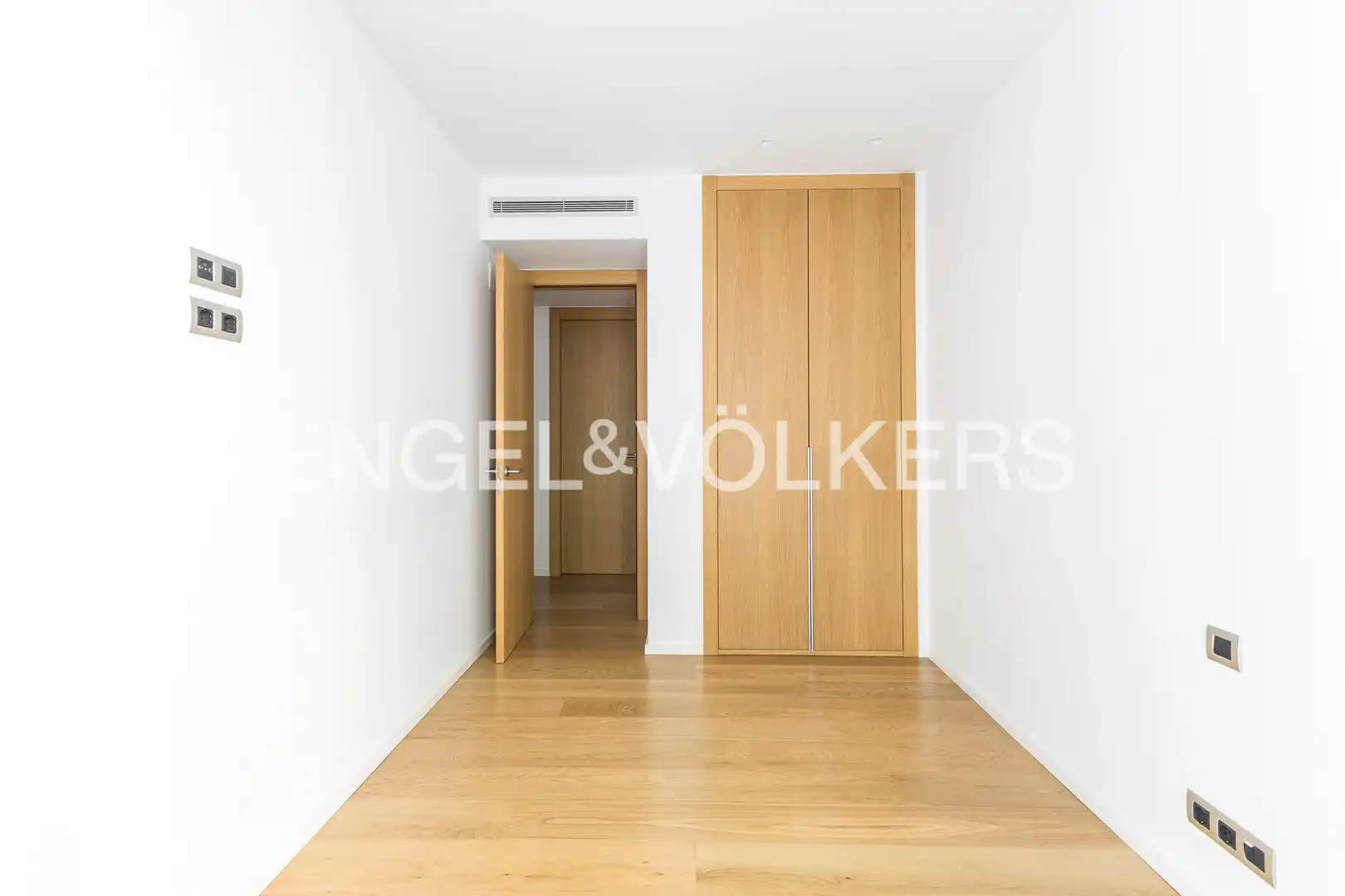 Flat for rent in Madrid  with Air Conditioner, Heating and Storage room