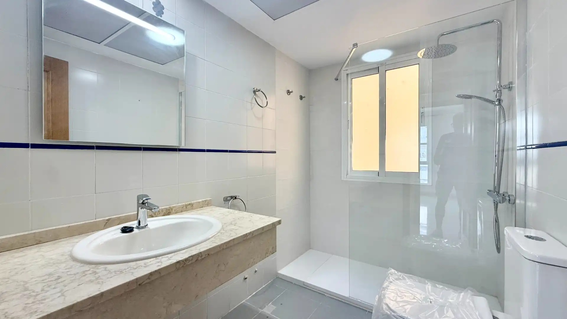 Badezimmer von Wohnung zur Miete in Cádiz