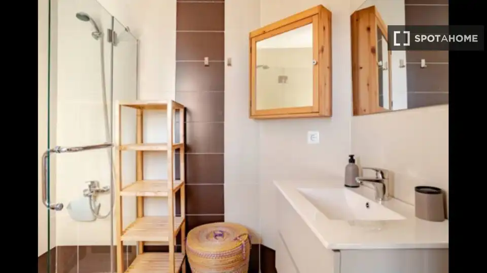 Bany de Apartament per a compartir en El Campello amb Aire condicionat, Terrassa i Moblat