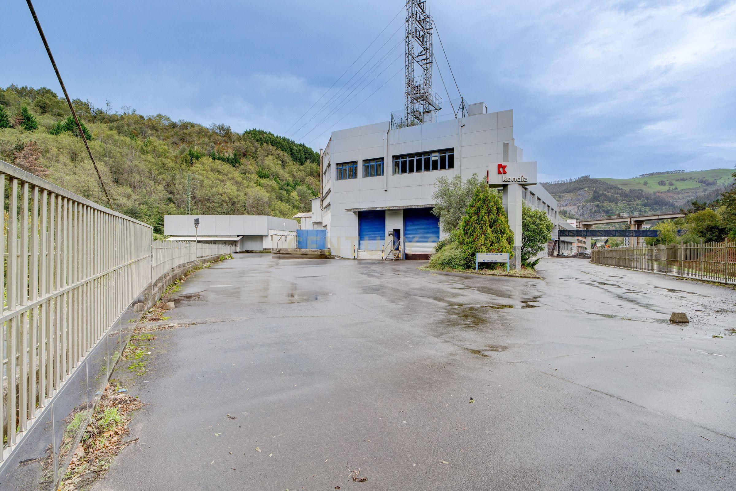 Exterior view of Industrial buildings for sale in Elgoibar
