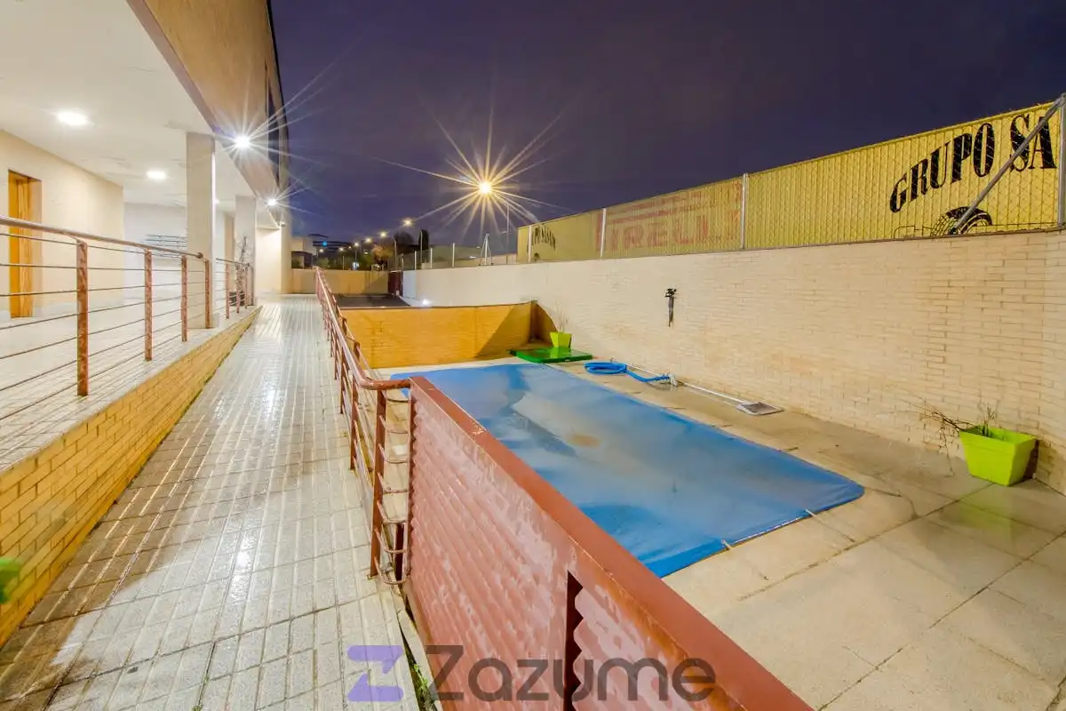Piscina de Pis de lloguer en Madrid amb Calefacció, Jardí privat i Terrassa