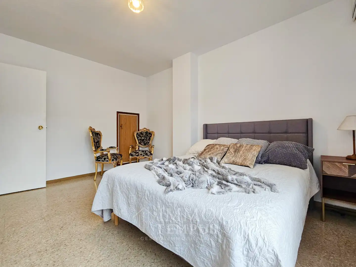 Habitación de Casa adosada en venta en Sant Cugat del Vallès con Jardín privado, Parquet y Terraza