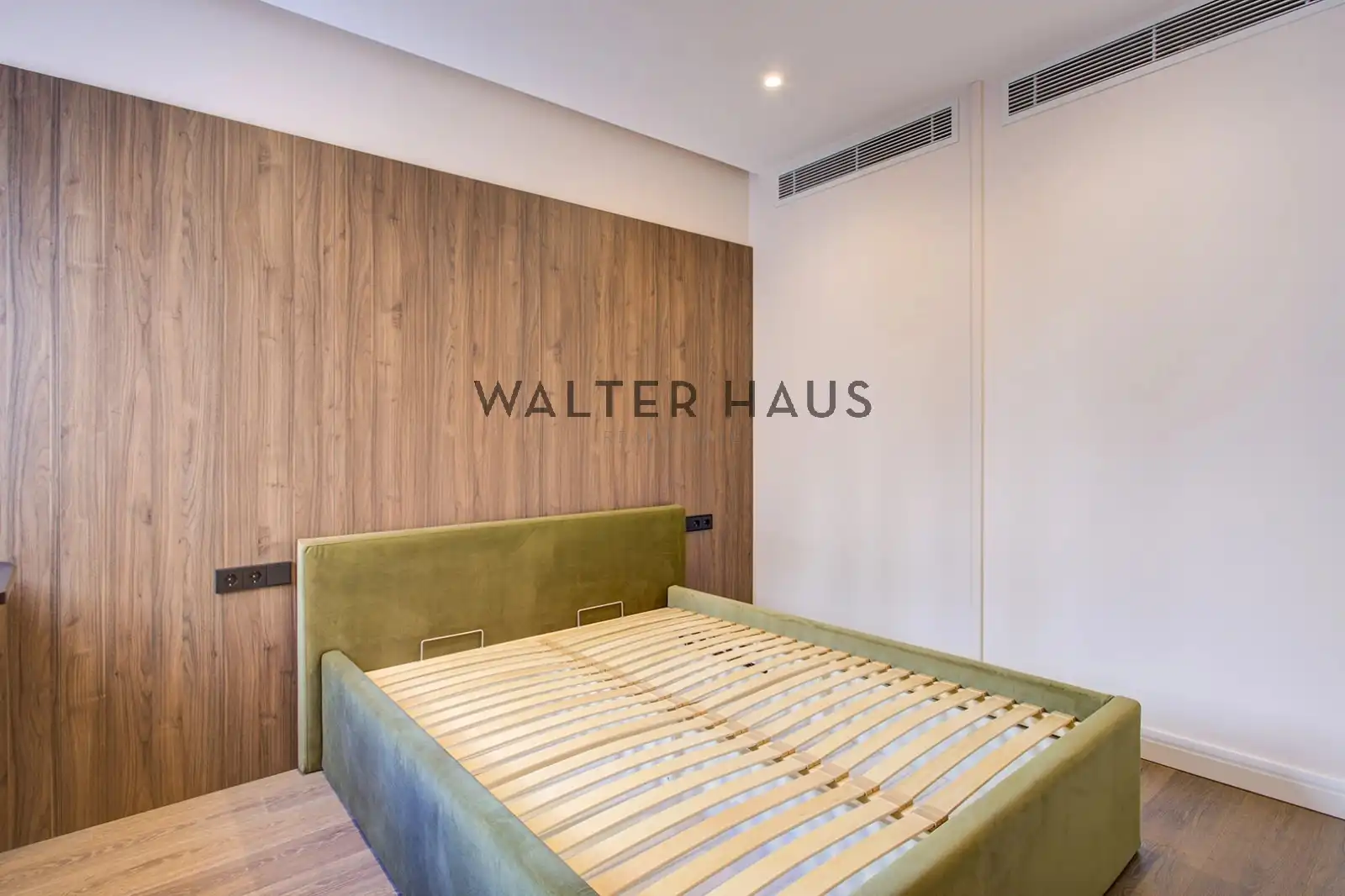 Schlafzimmer von Wohnung zum Verkauf in Barcelona mit Klimaanlage und Heizung