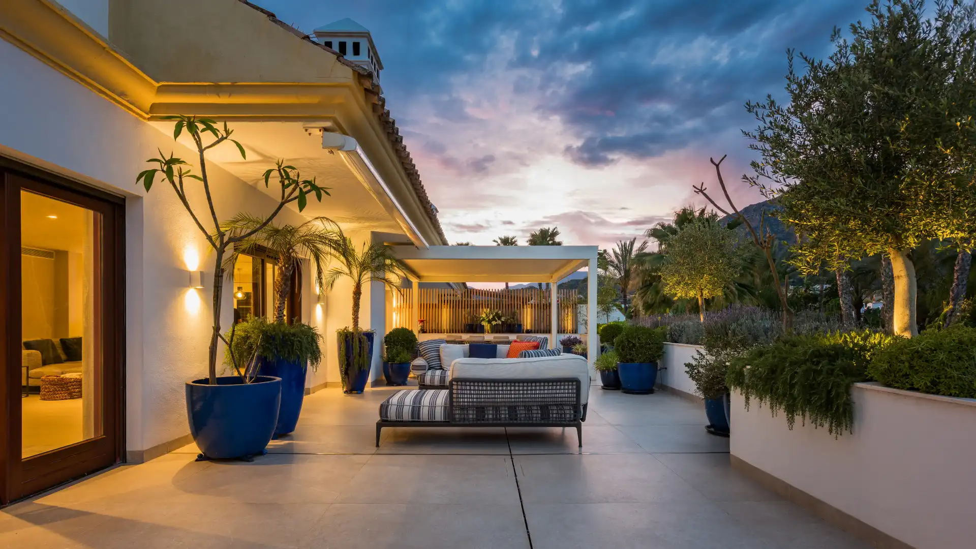 Penthouse with pool for sale in Milla de Oro