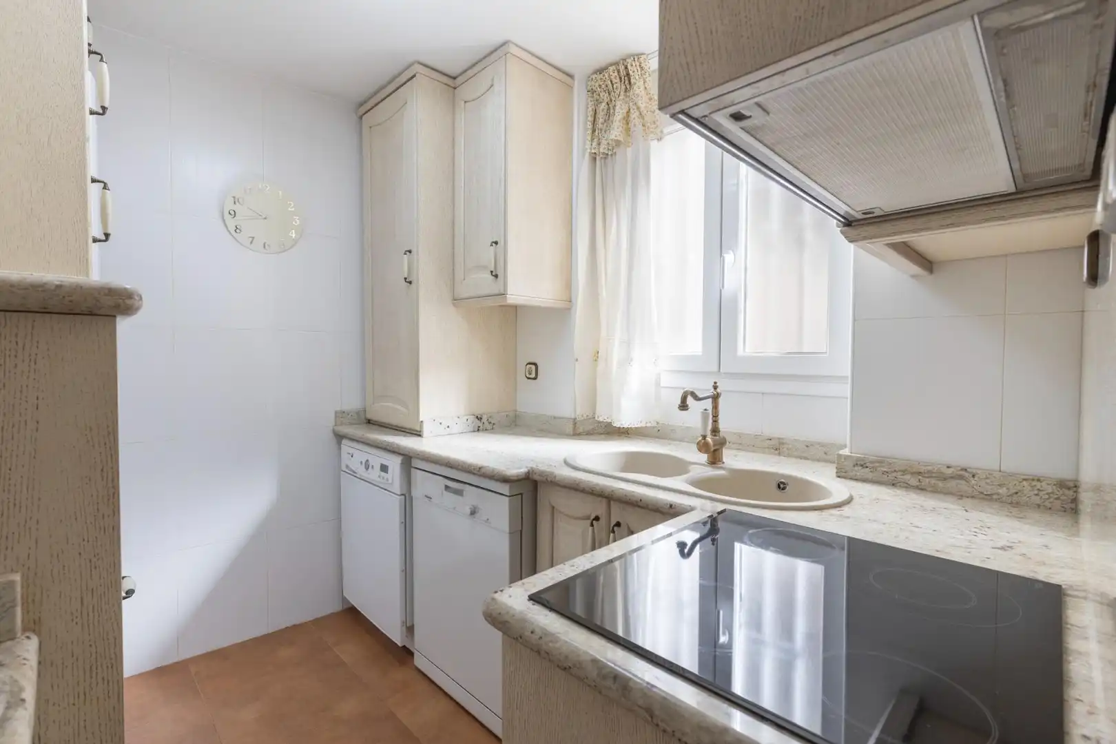 Kitchen of Flat for sale in Granada  with Air Conditioner, Heating and Storage room