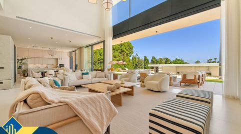 Villa con piscina privada, en la provincia de Málaga, en Marbella, en la zona de Nueva Andalucía. 6 habitaciones | 1057 m² | 2 kil, imatge 5