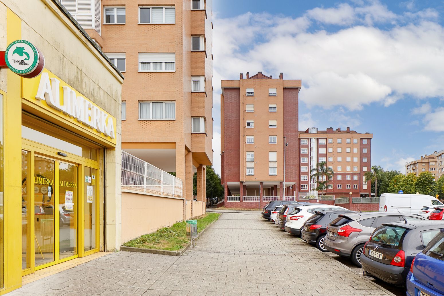 Vista exterior de Piso en venta en Gijón  con Calefacción, Trastero y Piscina comunitaria