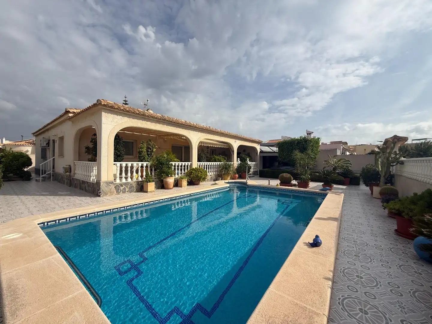 Villa con piscina in vendita a Zona Carrefour - Urbanizaciones, imagen 4