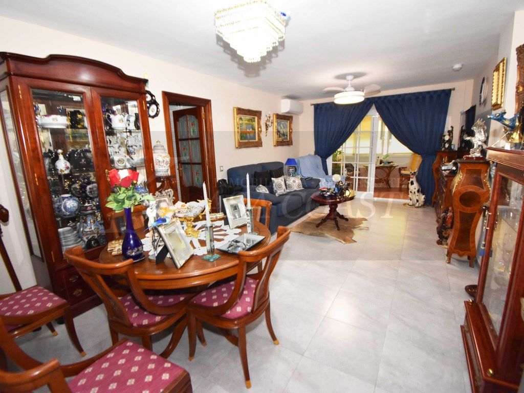 Sala d'estar de Pis en venda en Fuengirola amb Aire condicionat i Terrassa