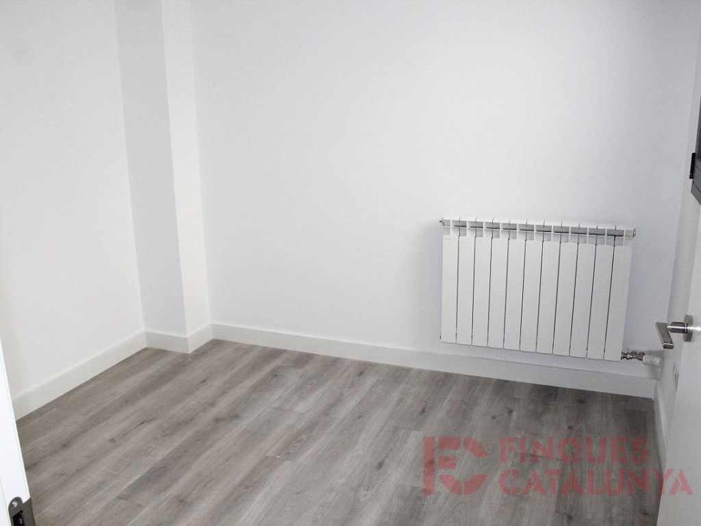 Bedroom of Flat for sale in Girona Capital  with Air Conditioner and Terrace