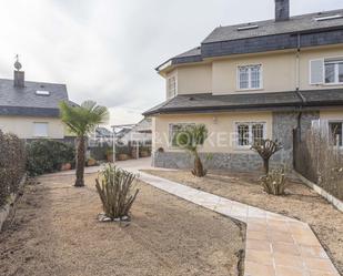 Vista exterior de Casa o xalet de lloguer en Alpedrete amb Terrassa i Piscina