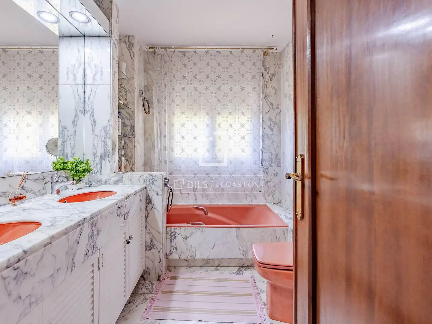 Bathroom of Houses for sale in Sant Just Desvern  with Air Conditioner, Private garden and Terrace