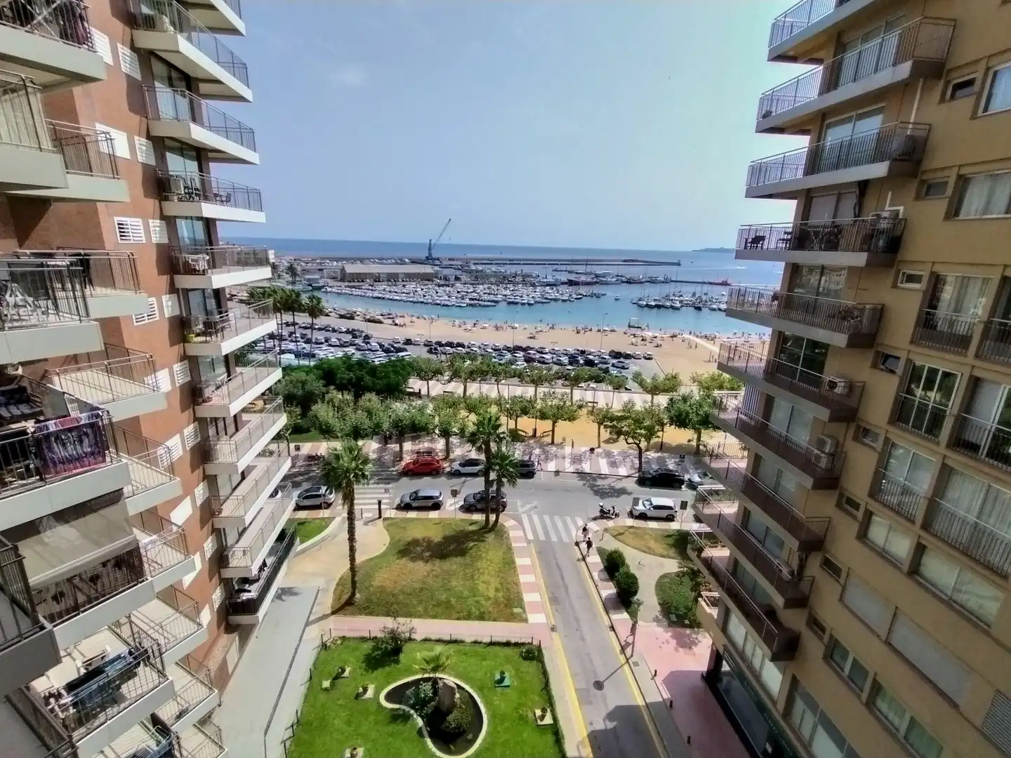 Vista exterior de Pis de lloguer en Palamós amb Aire condicionat, Terrassa i Moblat