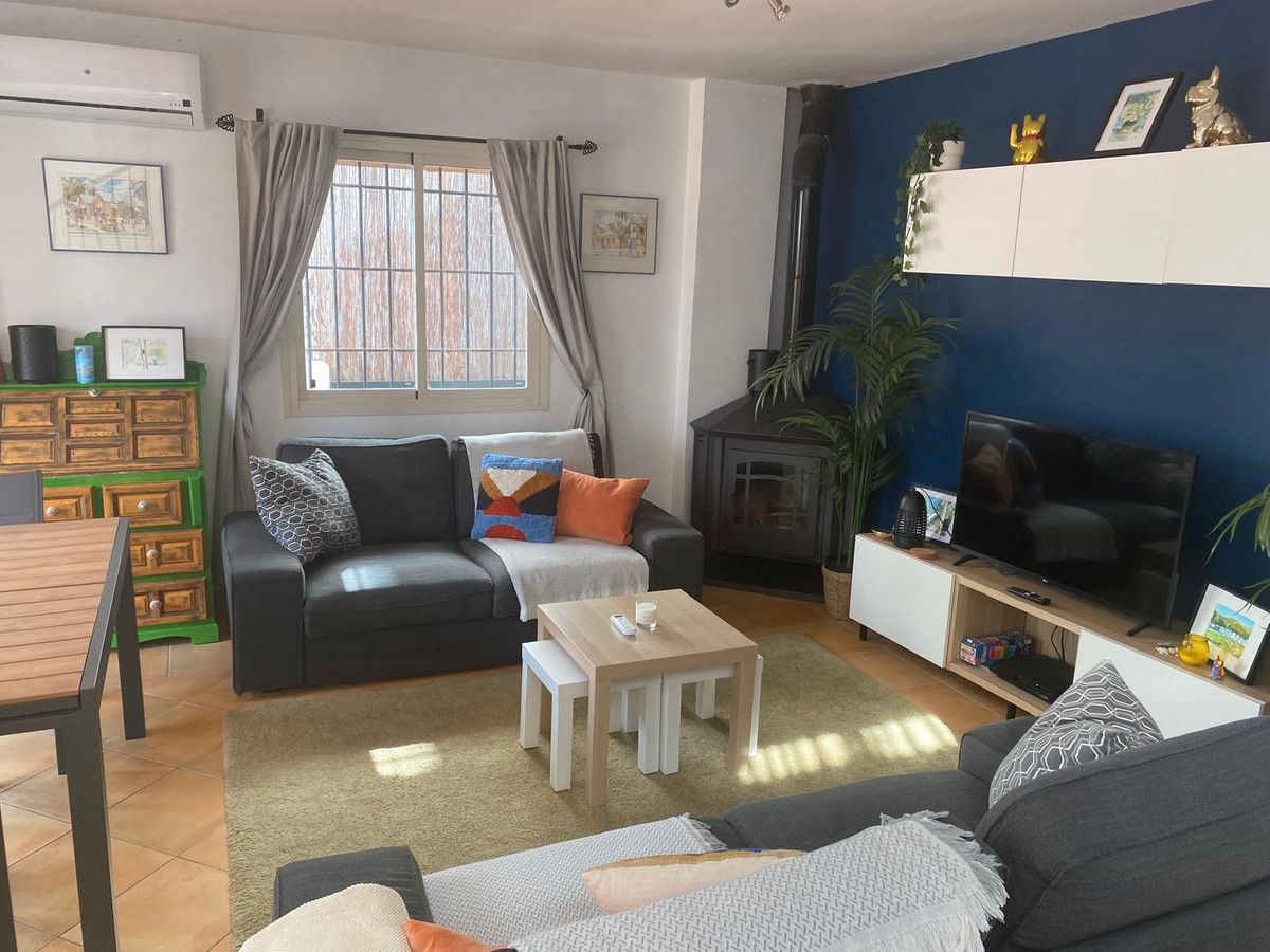 Sala d'estar de Casa o xalet de lloguer en Benahavís amb Aire condicionat, Jardí privat i Terrassa