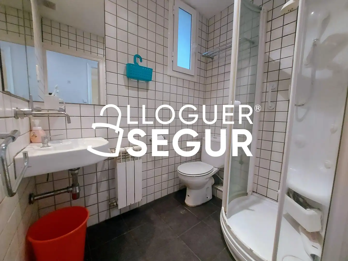 Bany de Pis de lloguer en Barcelona amb Aire condicionat, Calefacció i Moblat