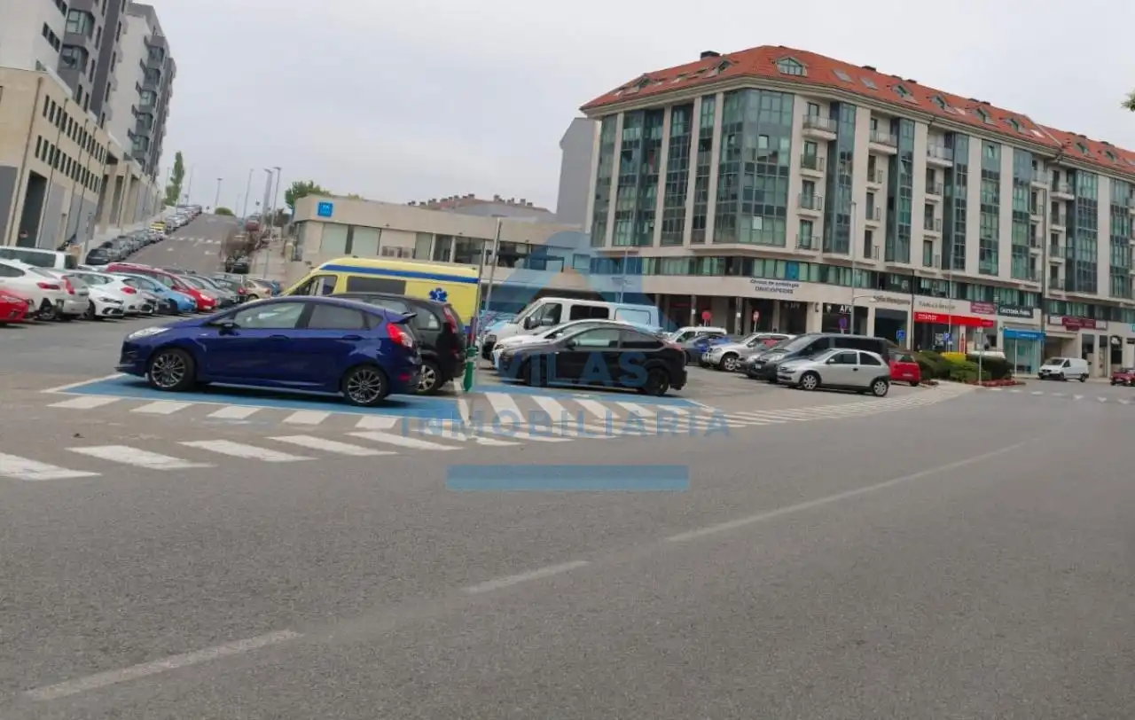 Aparcament de Apartament de lloguer en Ames amb Calefacció, Traster i Moblat