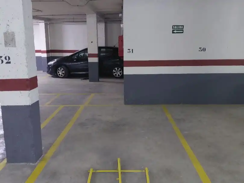 Parking of Garage for rent in Torrent