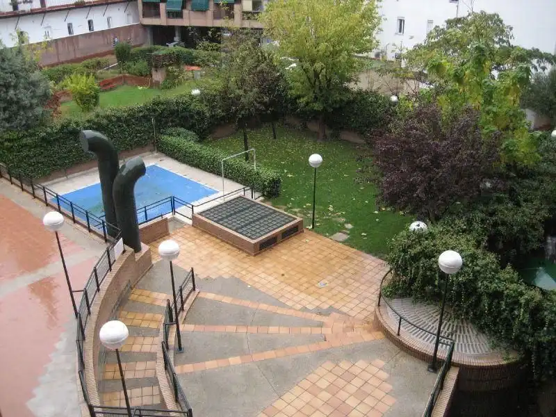 Schwimmbecken von Wohnung zur Miete in Madrid mit Klimaanlage, Heizung und Privatgarten