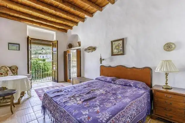 Dormitori de Casa o xalet en venda en Turón amb Jardí privat, Terrassa i Traster