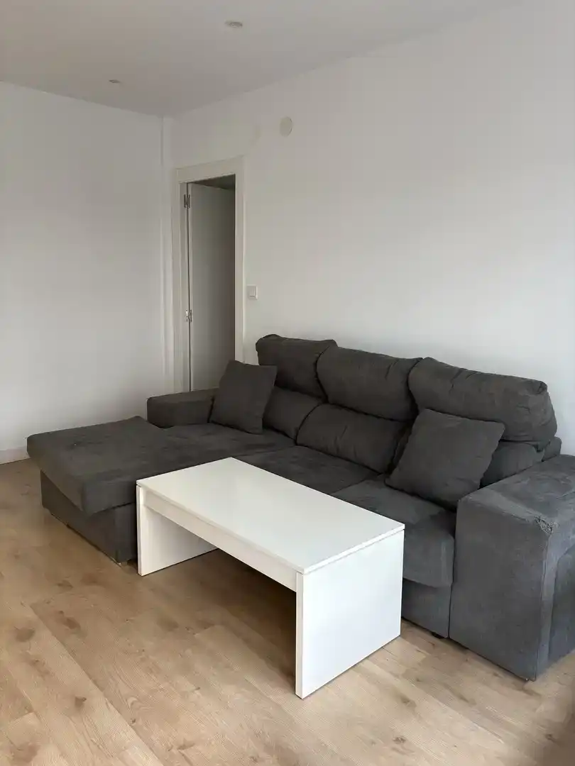 Sala d'estar de Pis en venda en Torrelavega  amb Balcó