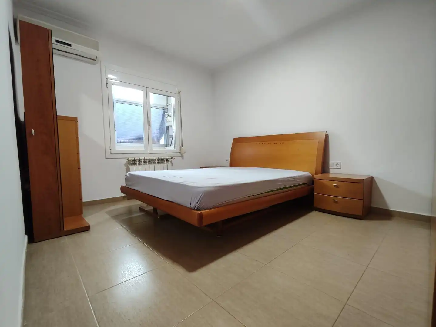 Schlafzimmer von Wohnung zum Verkauf in Montmeló mit Klimaanlage, Heizung und Balkon