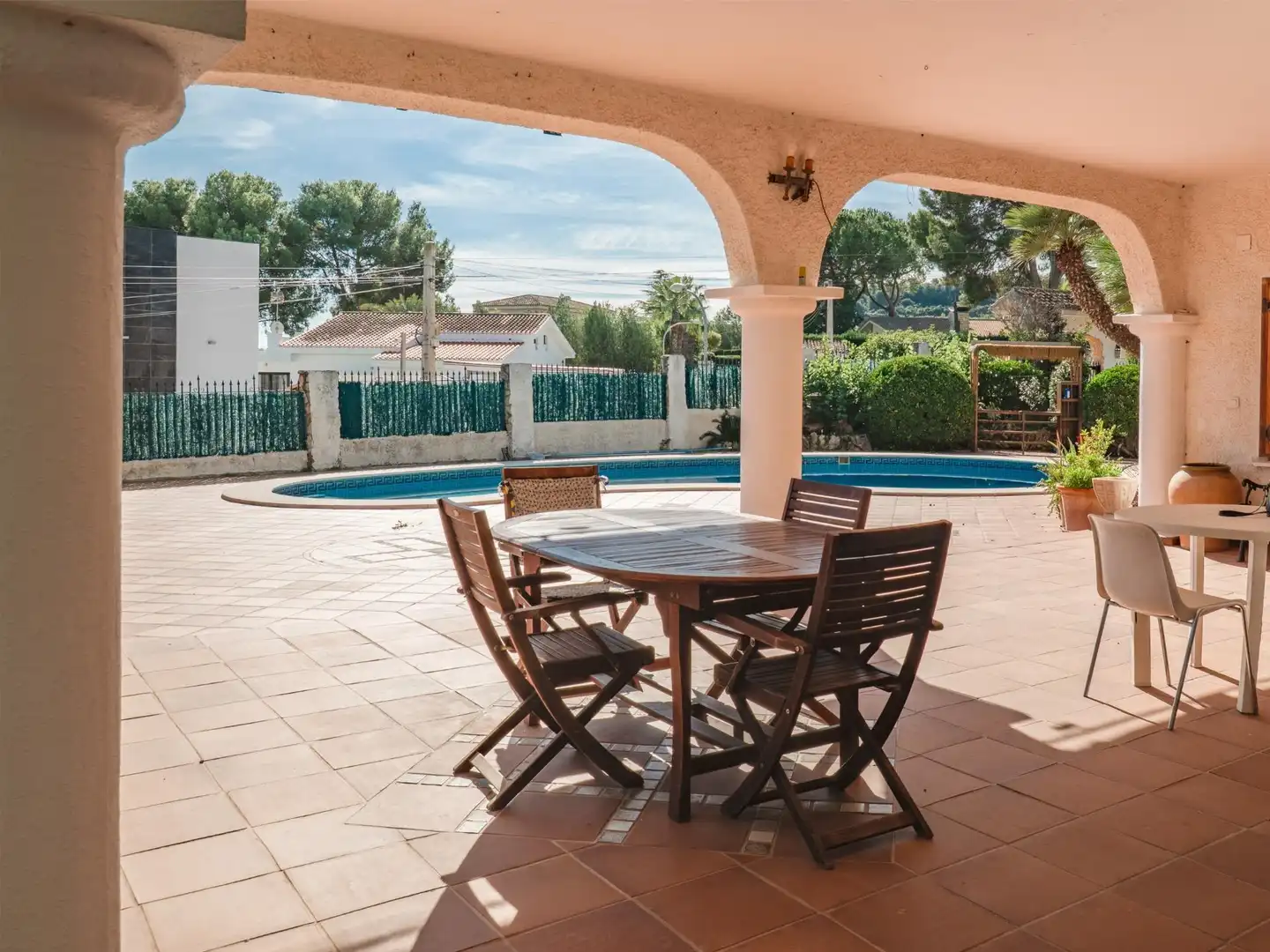 Garten von Einfamilien-Reihenhaus zum Verkauf in Chiva mit Klimaanlage, Terrasse und Abstellraum