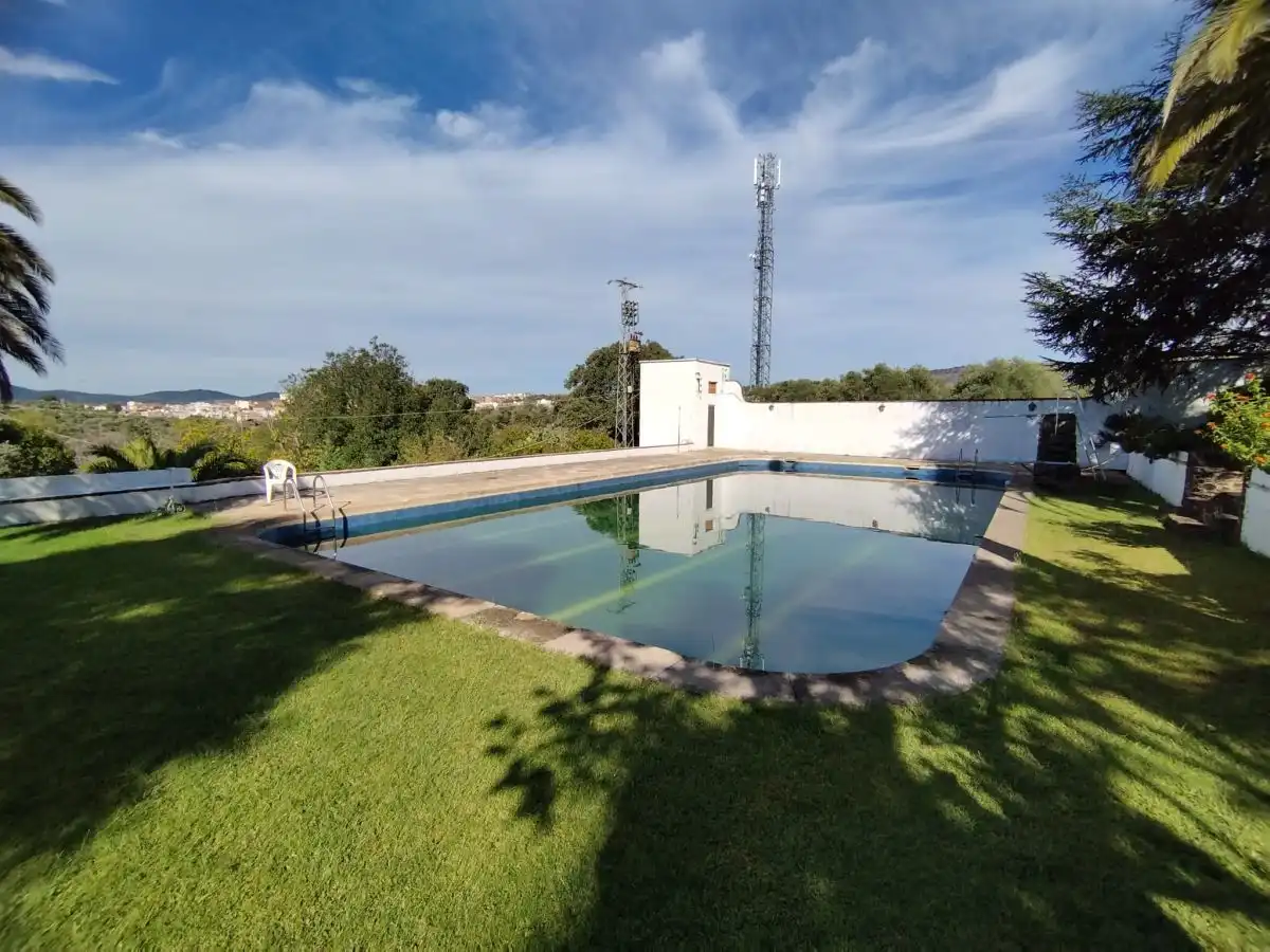Swimming pool of Houses for sale in Plasencia  with Storage room
