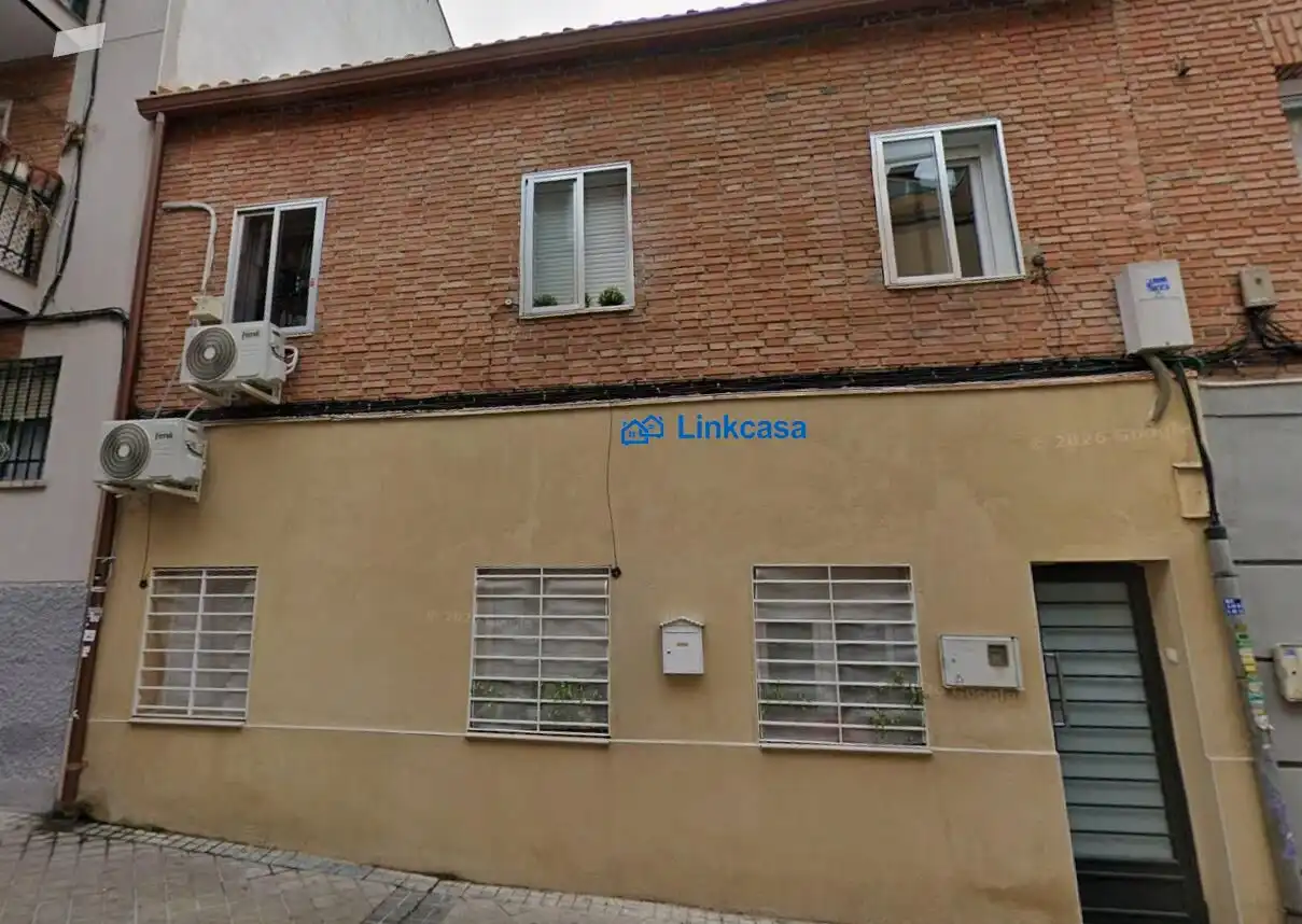 Außenansicht von Einfamilien-Reihenhaus zum Verkauf in  Madrid Capital mit Klimaanlage und Heizung