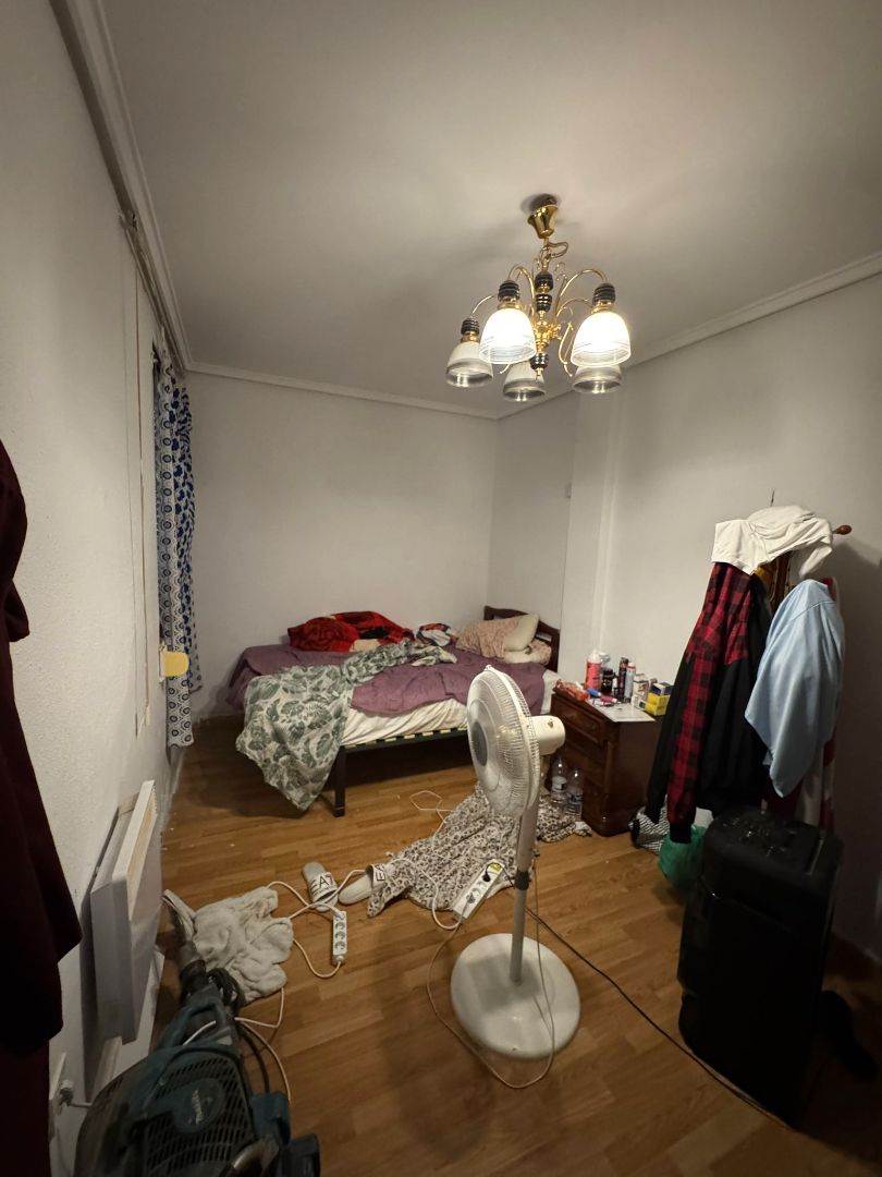Bedroom of Flat for sale in  Zaragoza Capital  with Heating, Parquet flooring and Furnished