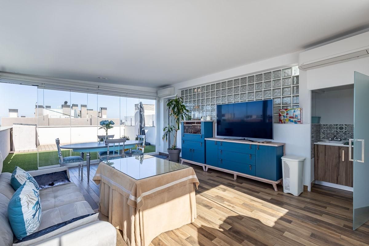 Sala de estar de Ático en venta en  Granada Capital con Terraza, Trastero y Balcón