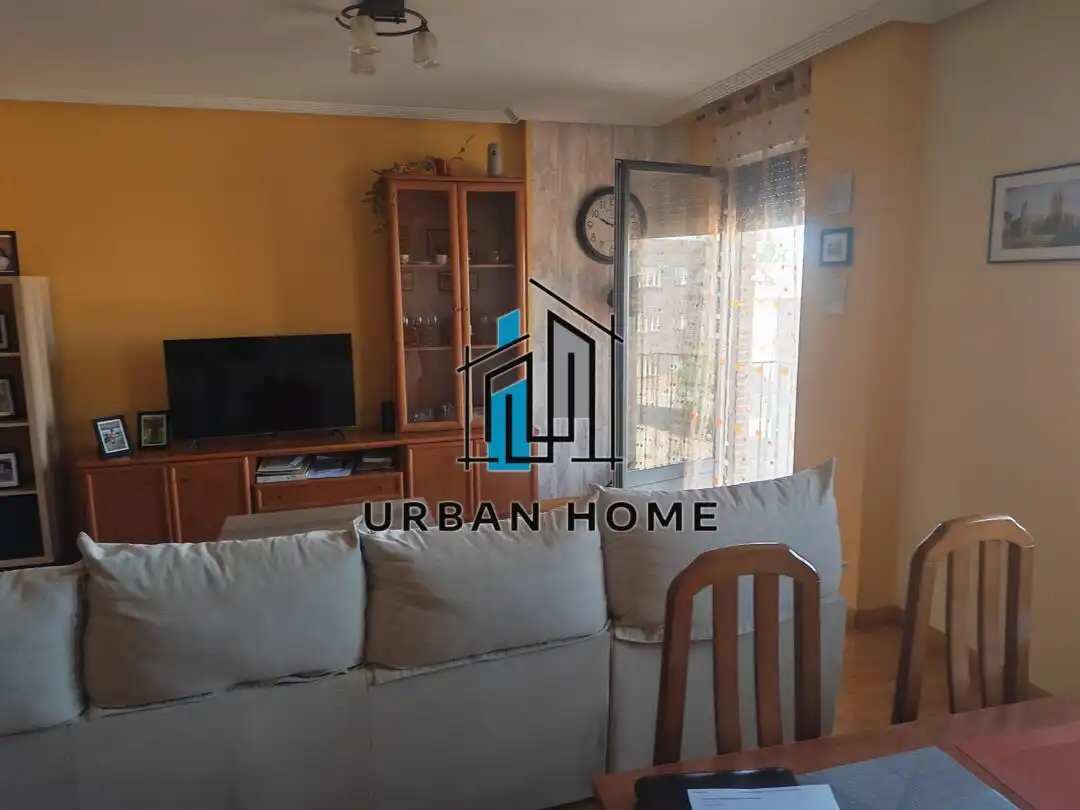 Sala de estar de Dúplex en venta en San Andrés del Rabanedo con Calefacción, Trastero y Balcón